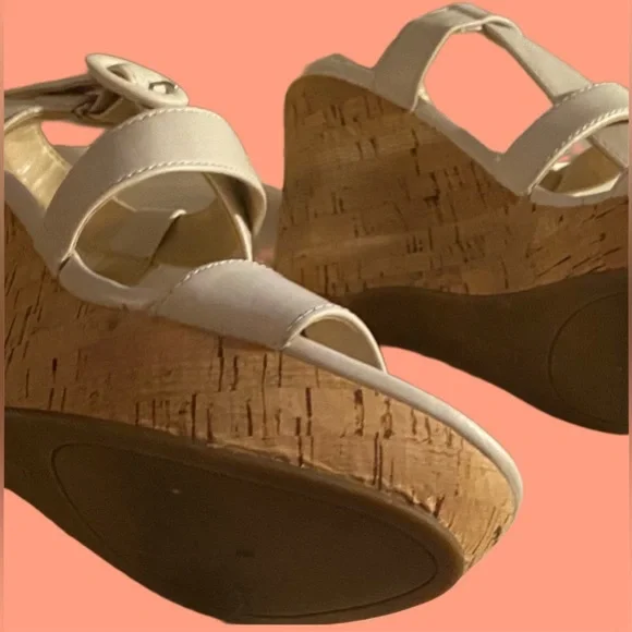 NWOT Nine West sandal wedges in an white/off-white color. Size 7.5. - Picture 4 of 6